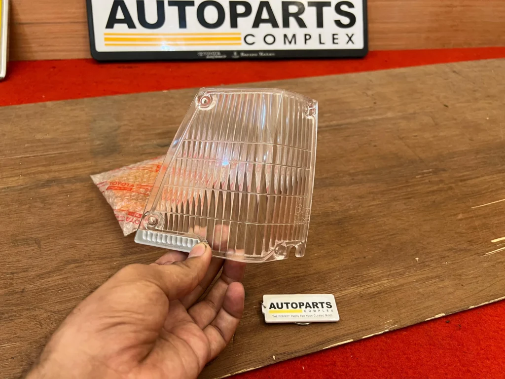 Corolla 1982 - 1983 JDM Front-Right Corner Lens1