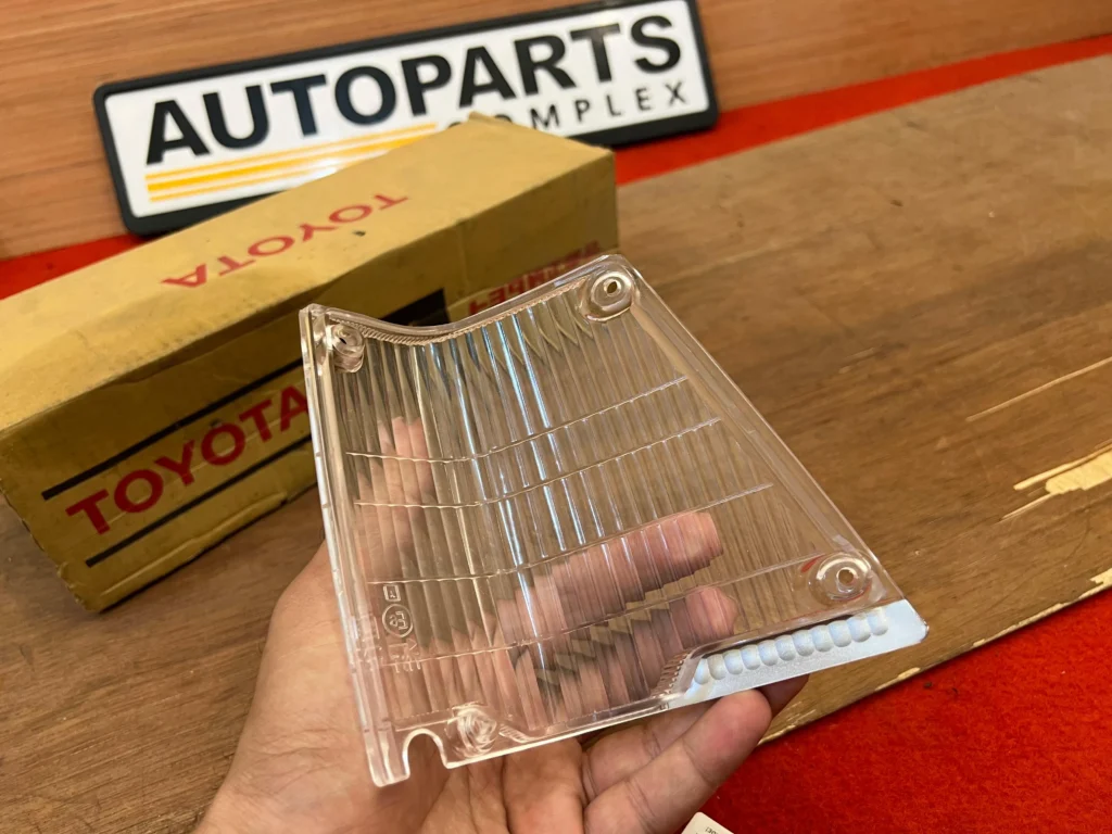 Corolla 1982 - 1983 JDM Front-Right Corner Lens4
