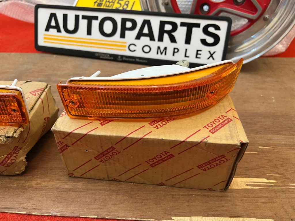 Front Bumper Indicator Lamps (4)