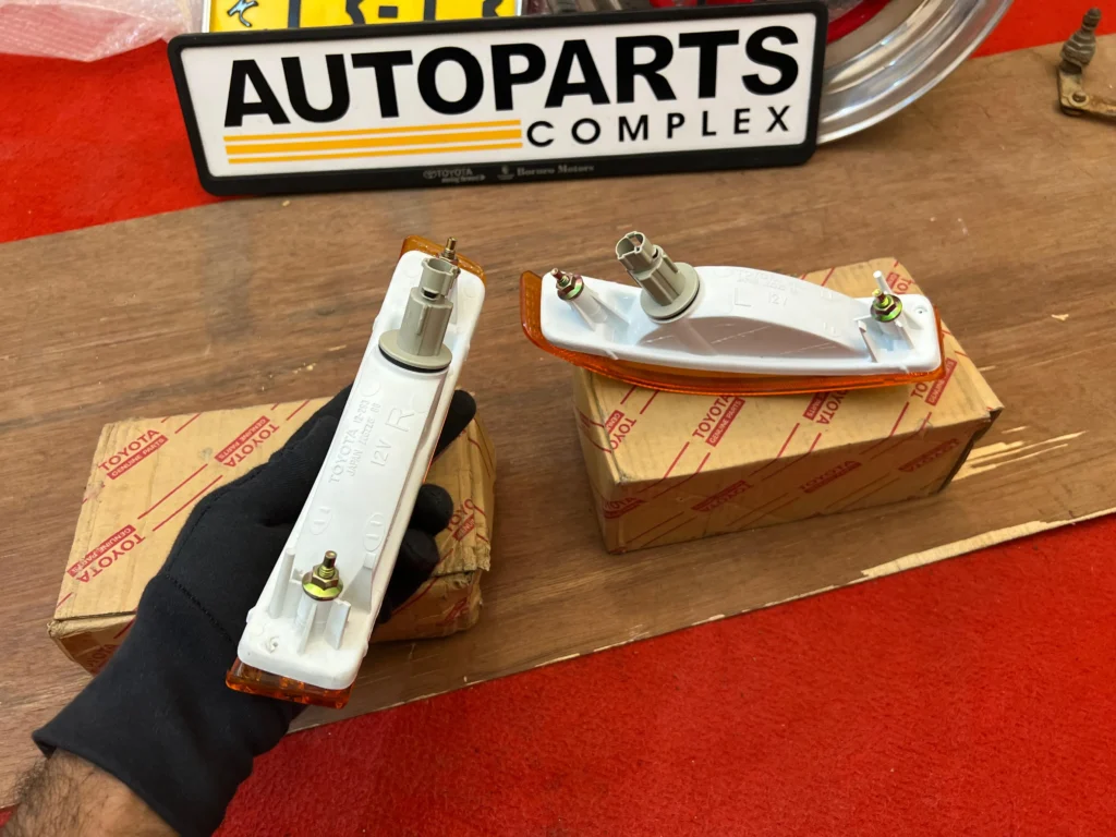 Front Bumper Indicator Lamps (6)