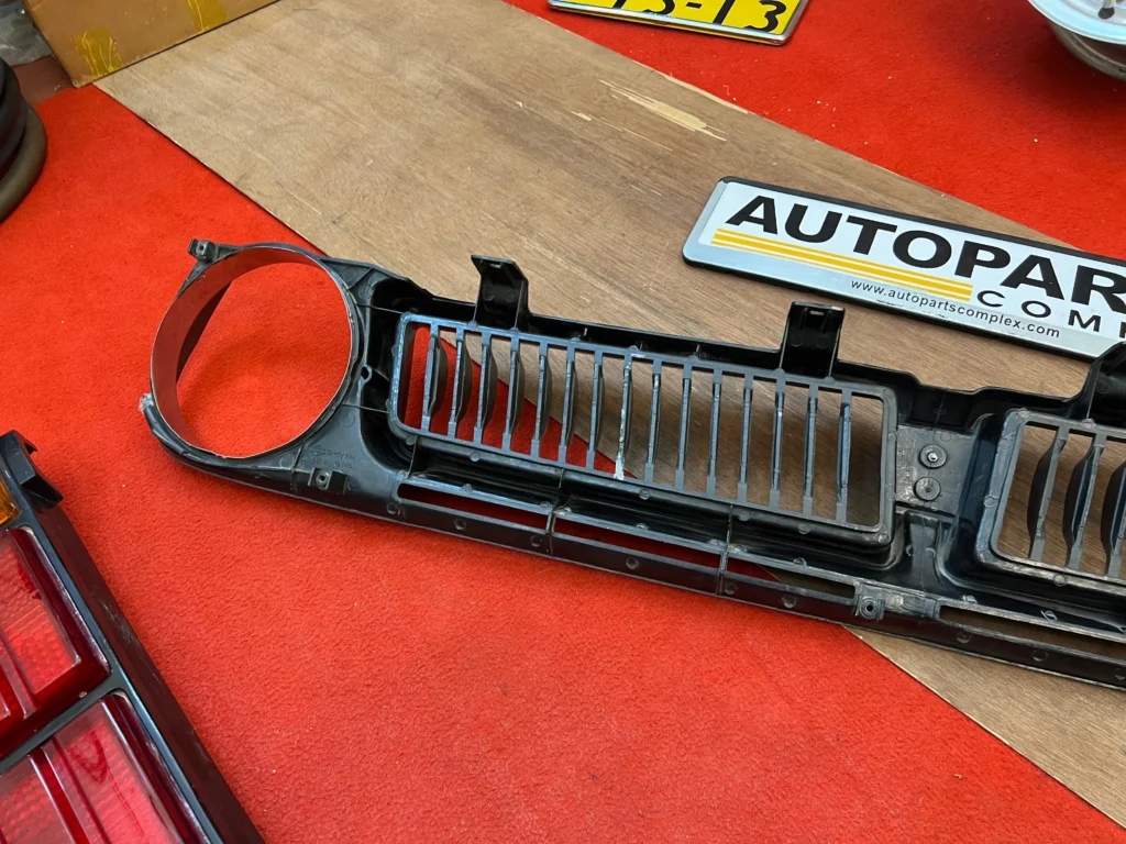 Corolla ke30 Ke35 1975-79 Front Grille (3)