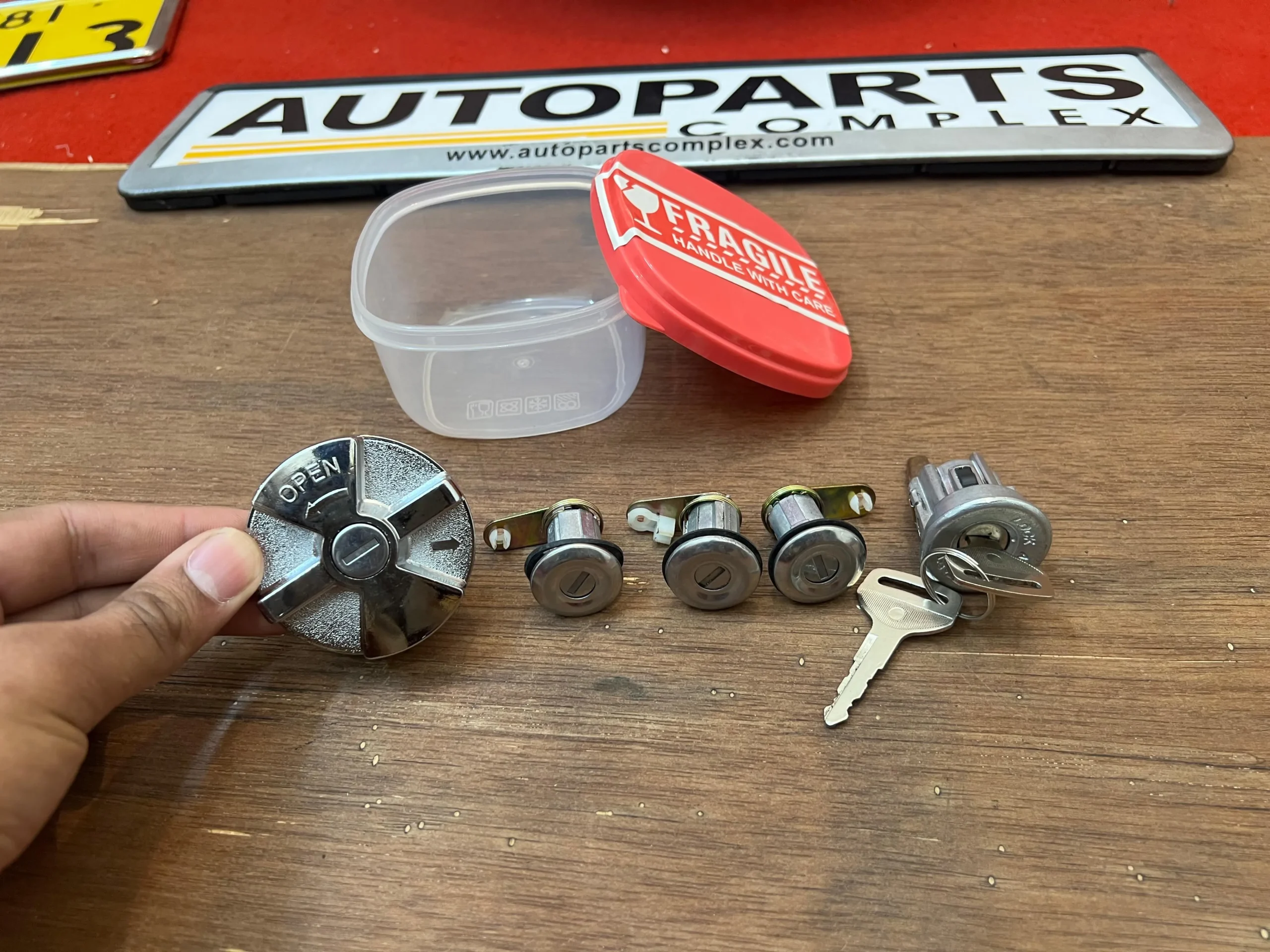 Corolla Ke20 Ke25 Te27 lock set - Autoparts Complex