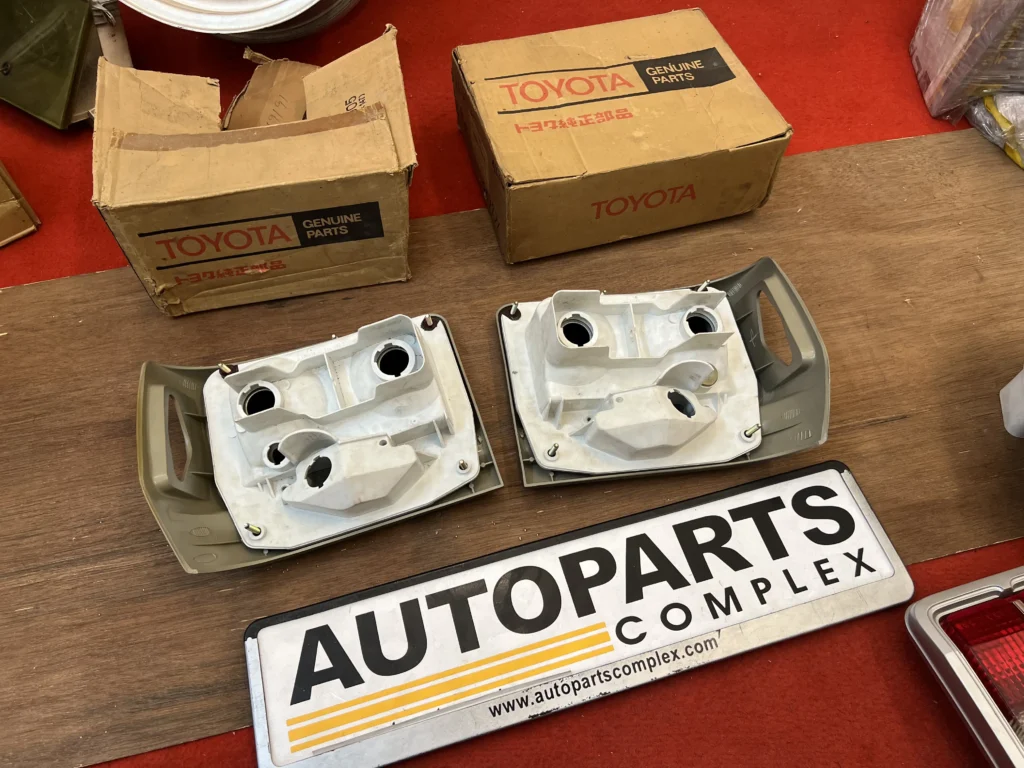 Corolla 1971 1972 73 sedan tail lights (1)