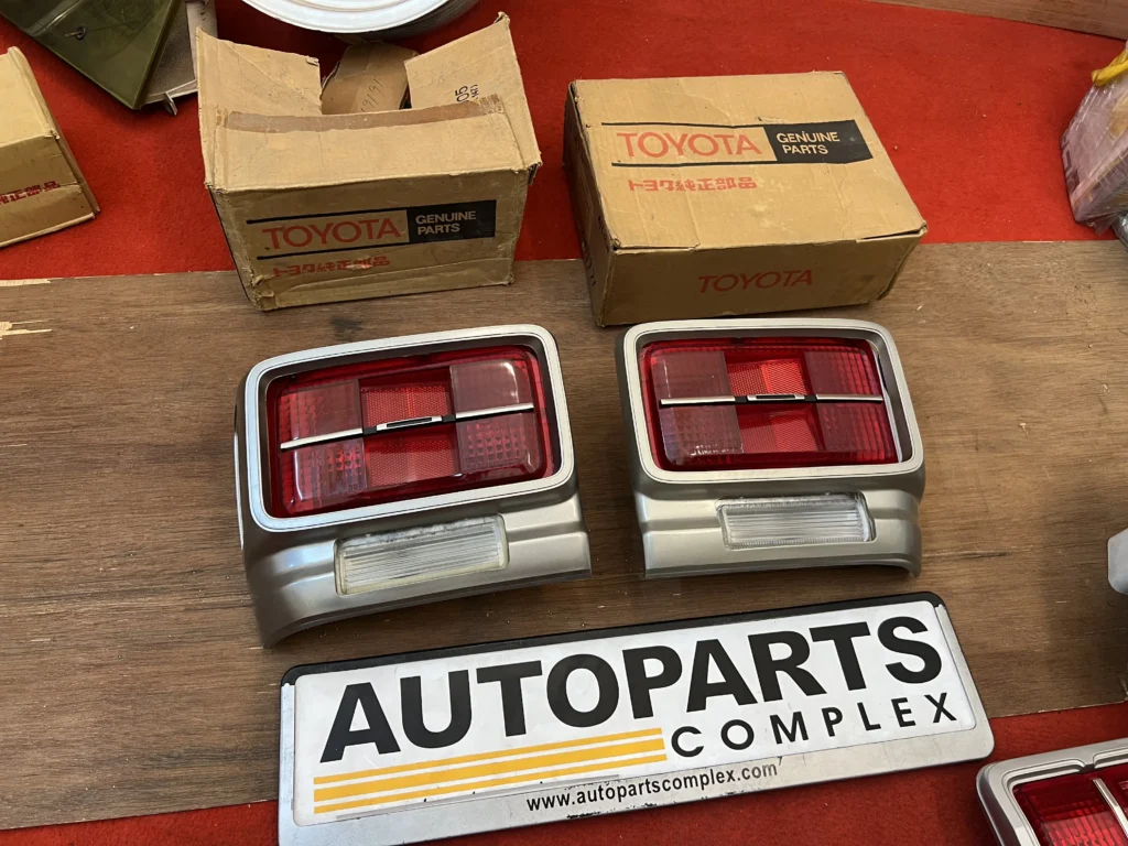 Corolla 1971 1972 73 sedan tail lights (2)