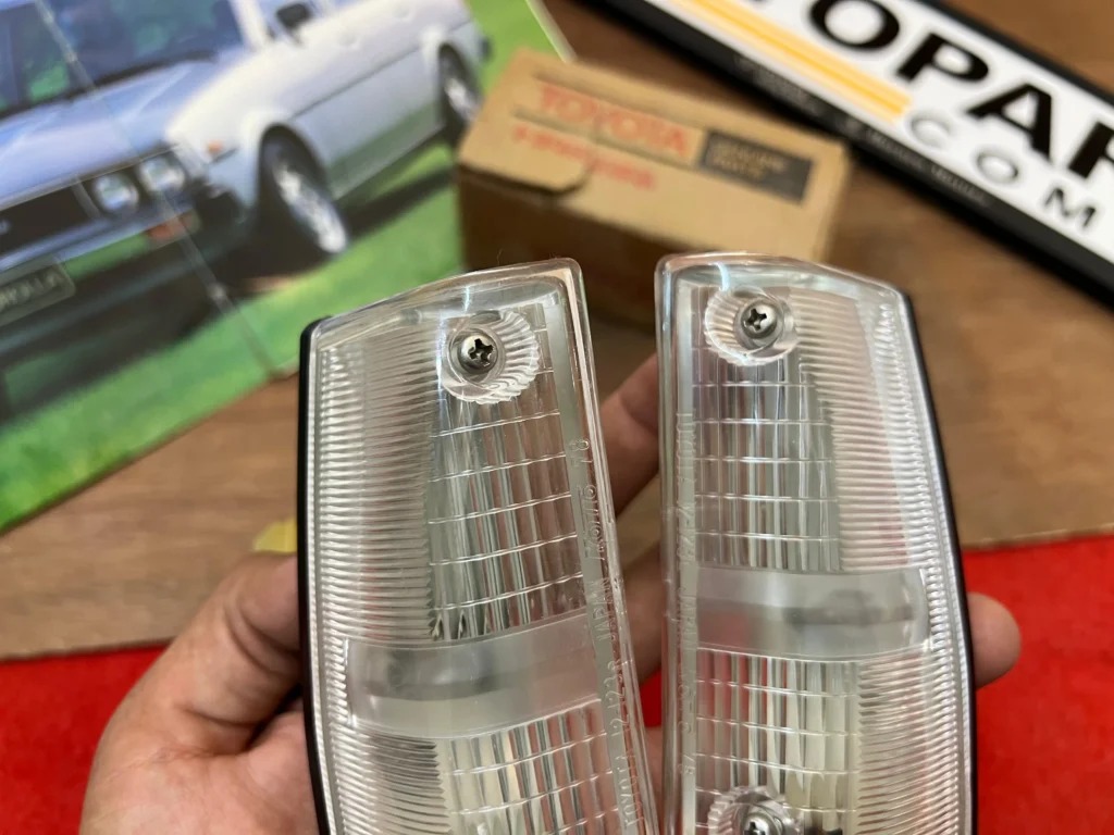 Corolla 1980 Clear Corner Lamps NOS OEM2