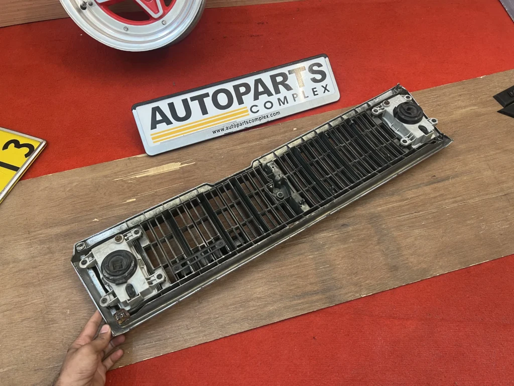 Crown 1983 - 1987 hardtop grille gs121 ms123 ms125 (11)