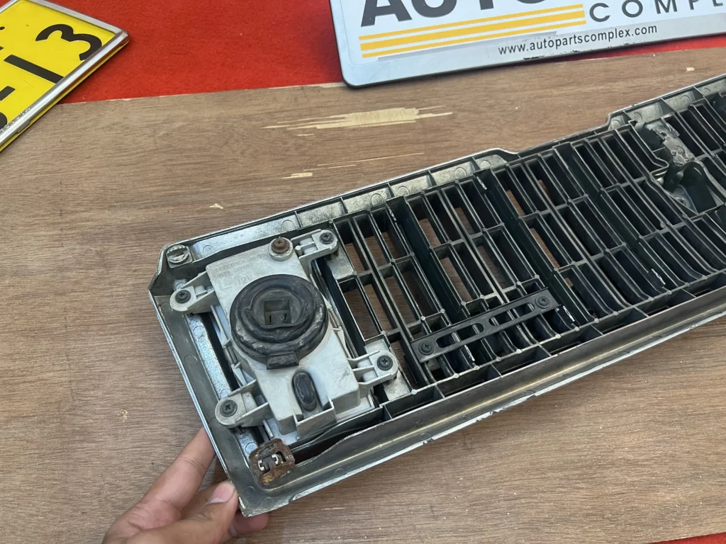 Crown 1983 - 1987 hardtop grille gs121 ms123 ms125 (12)