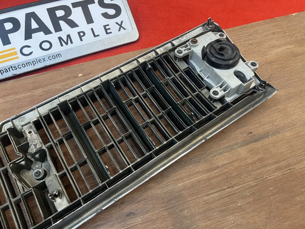 Crown 1983 - 1987 hardtop grille gs121 ms123 ms125 (13)