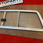 Hilux 1979 - 1983 rear sliding window windshield (2)