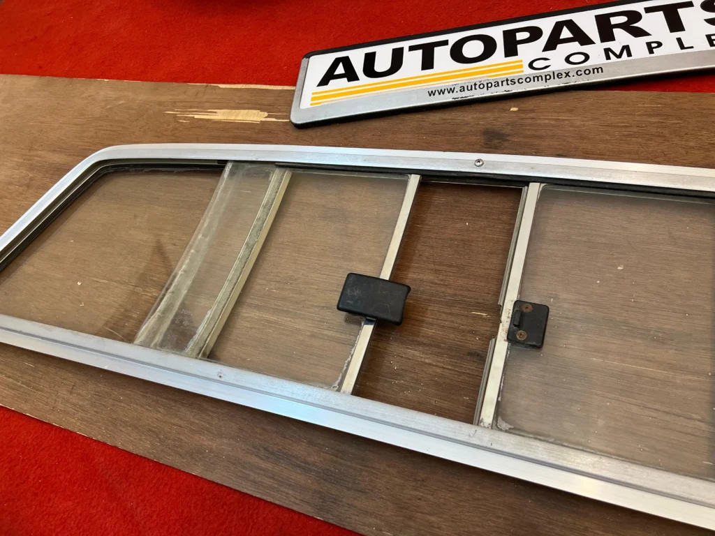 Hilux 1979 - 1983 rear sliding window windshield (4)