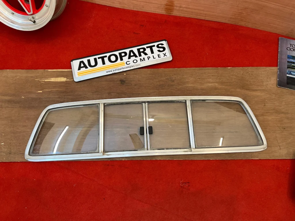 Hilux 1979 - 1983 rear sliding window windshield (6)
