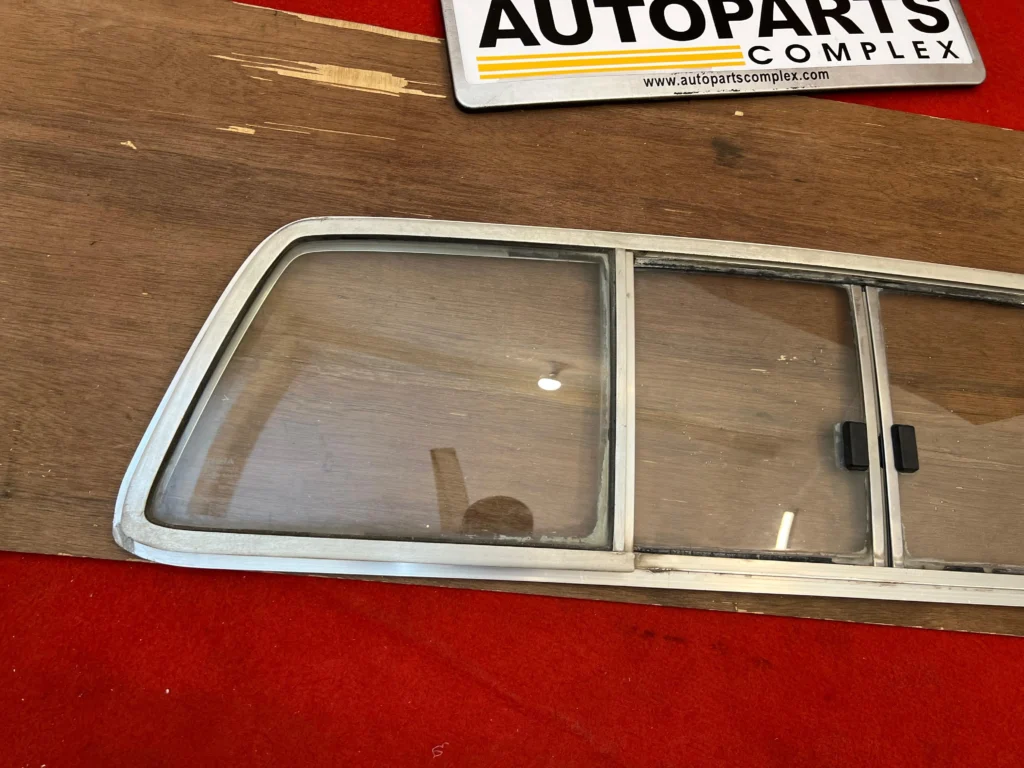 Hilux 1979 - 1983 rear sliding window windshield (8)