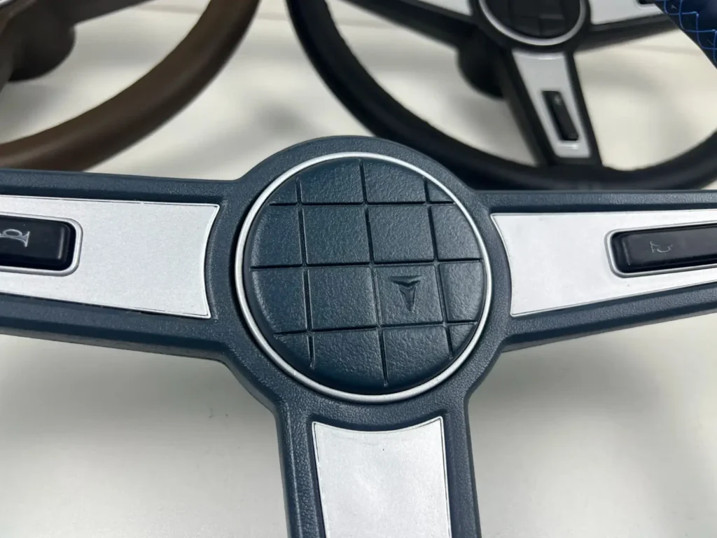 Hilux Pickup 1979 - 1983 3 spokes steering wheel leather stitched (7)