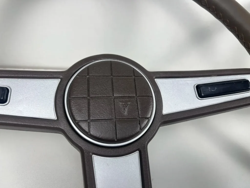 Hilux Pickup 1979 - 1983 3 spokes steering wheel leather stitched (8)