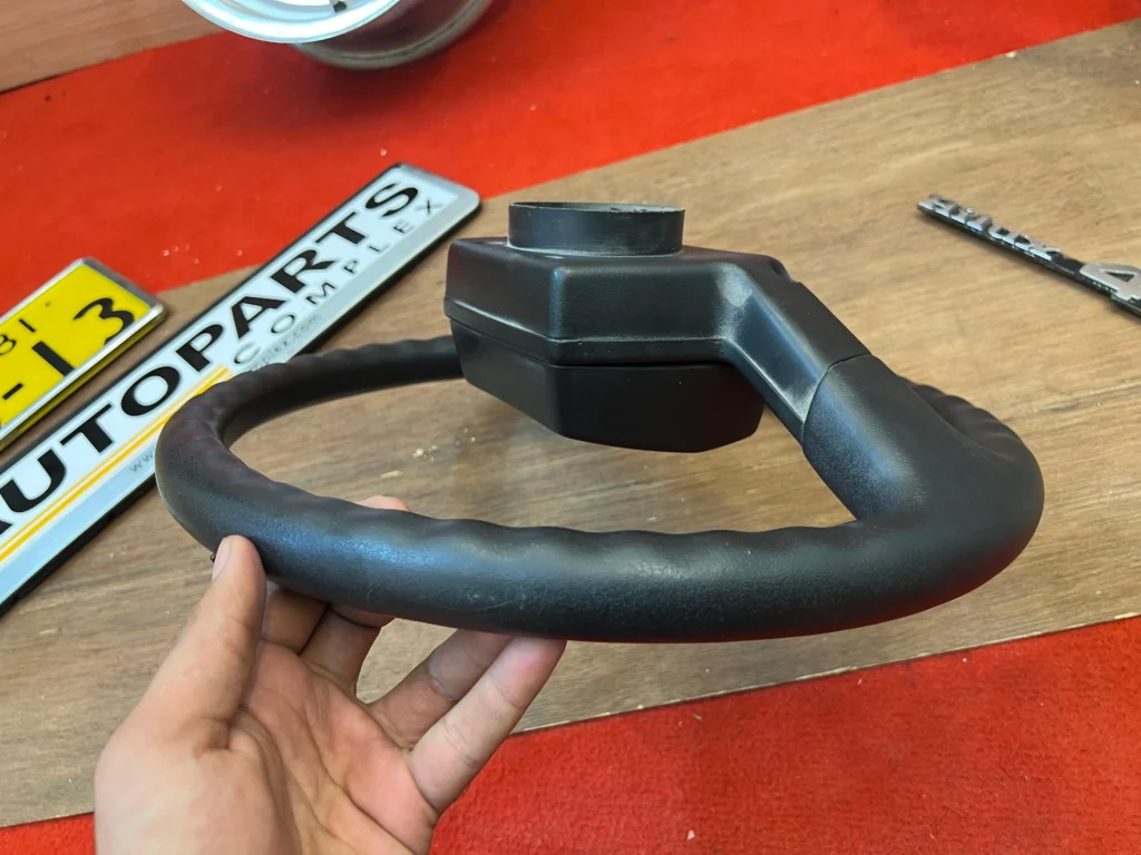 JDM 4WD Steering wheel for 1st gen 4runner Hilux pickup (4)