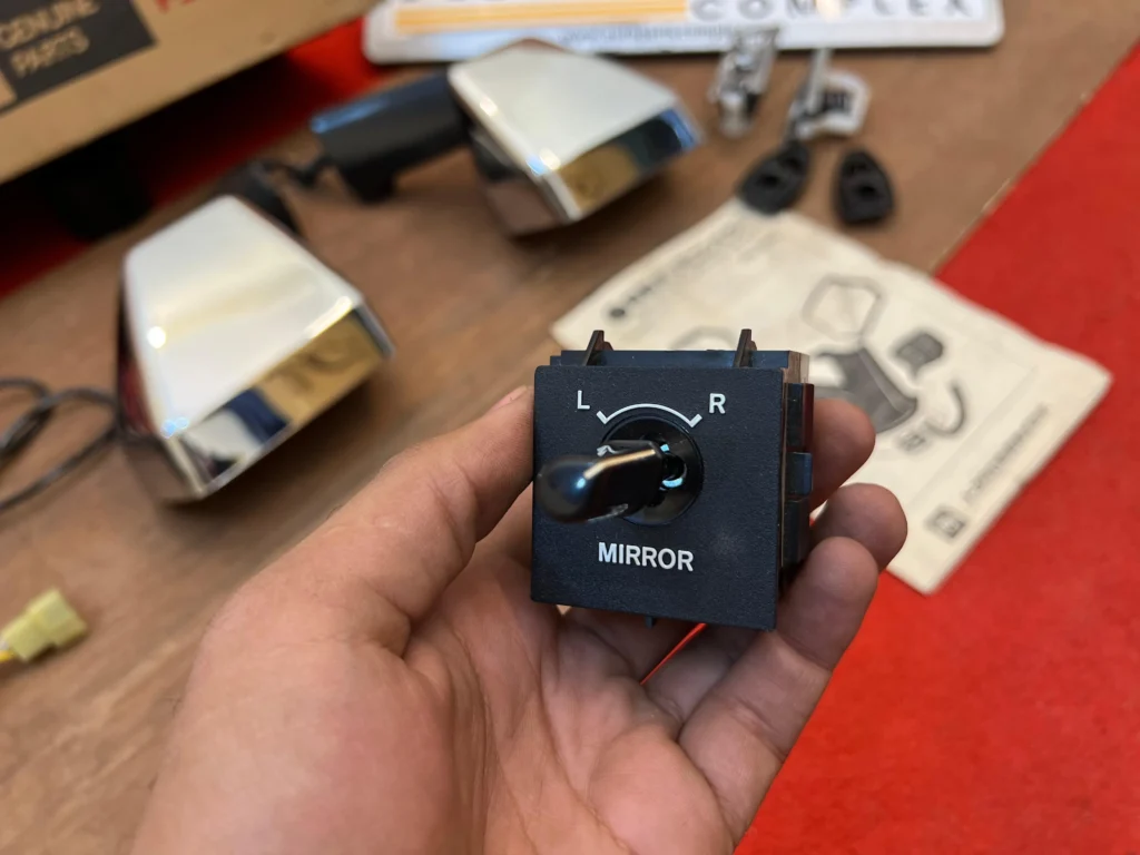 NOS OEM JDM Chrome fender mirrors for Corolla ke70 / Cressida gx71