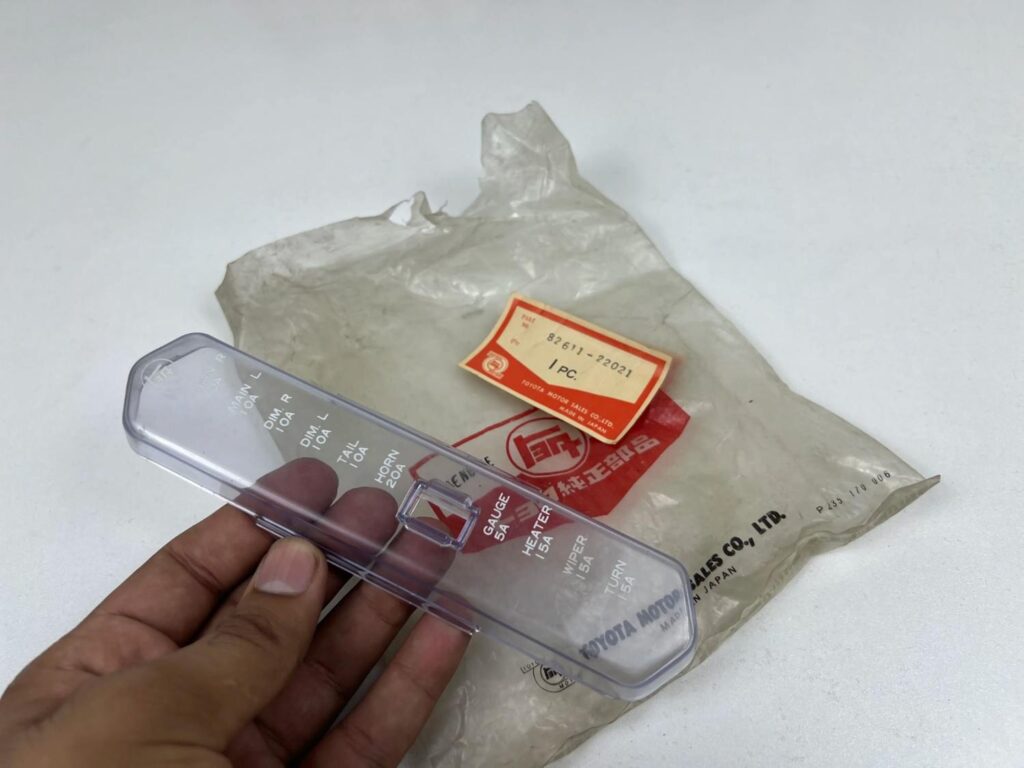 Fuse box cover Toyota corona RT40 RT43 RT46 (1)