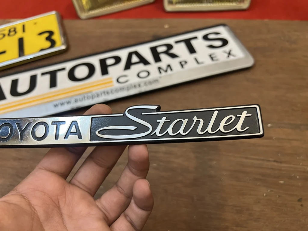 Starlet kp60 kp61 trunk lid badge (4)