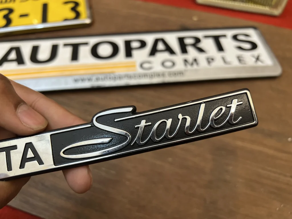 Starlet kp60 kp61 trunk lid badge (6)