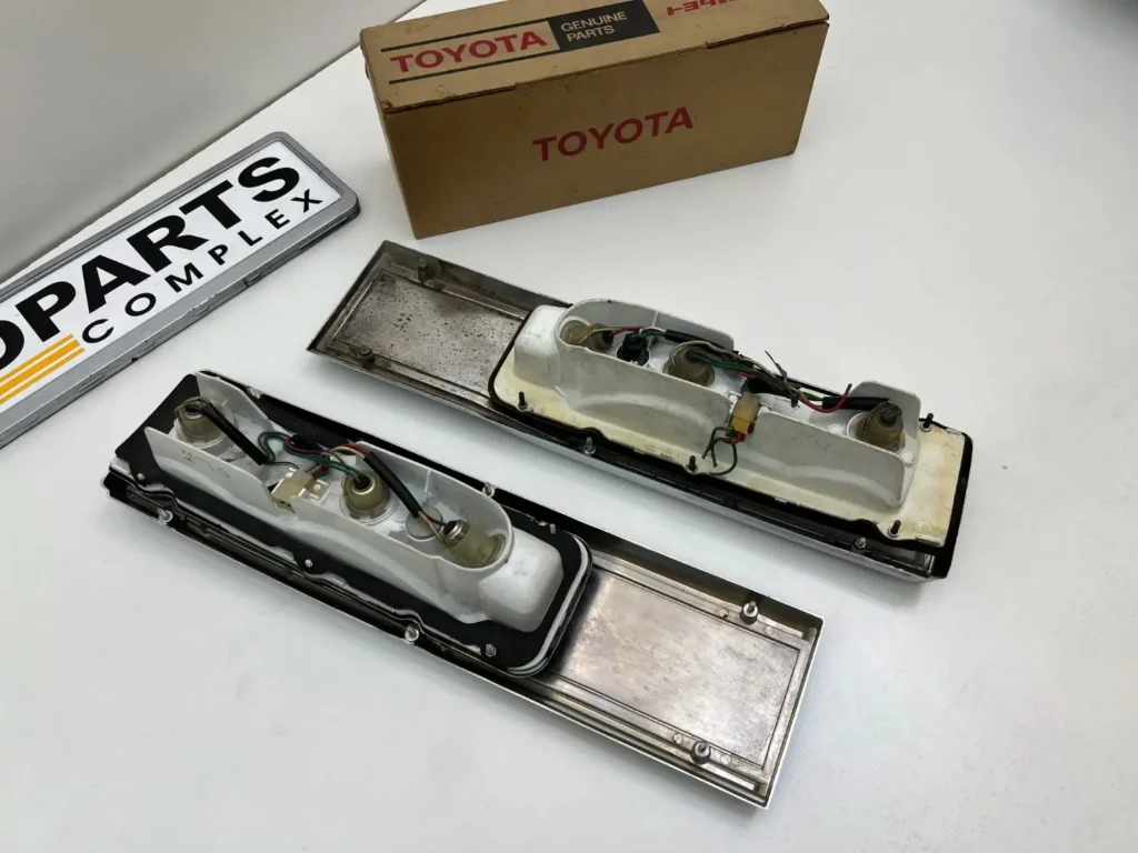 Toyota Corona 1969 RT40 RT4# tail lights pair OEM (17)
