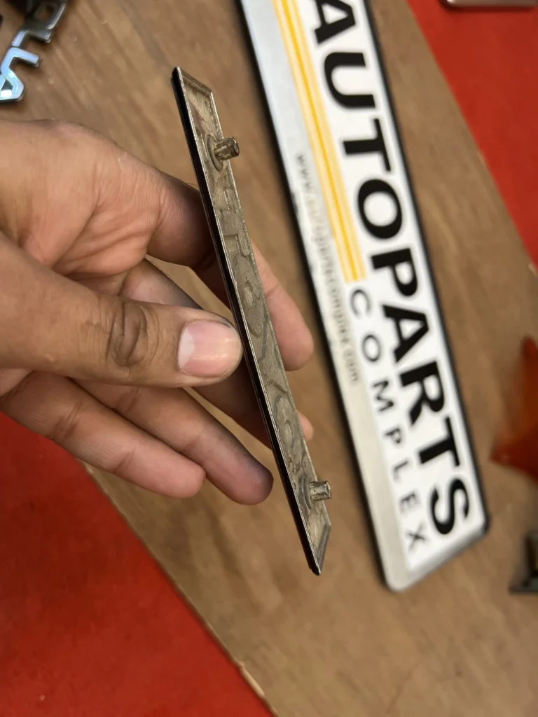 Toyota corolla ke70 te72 trunk lid Toyota badge (1)