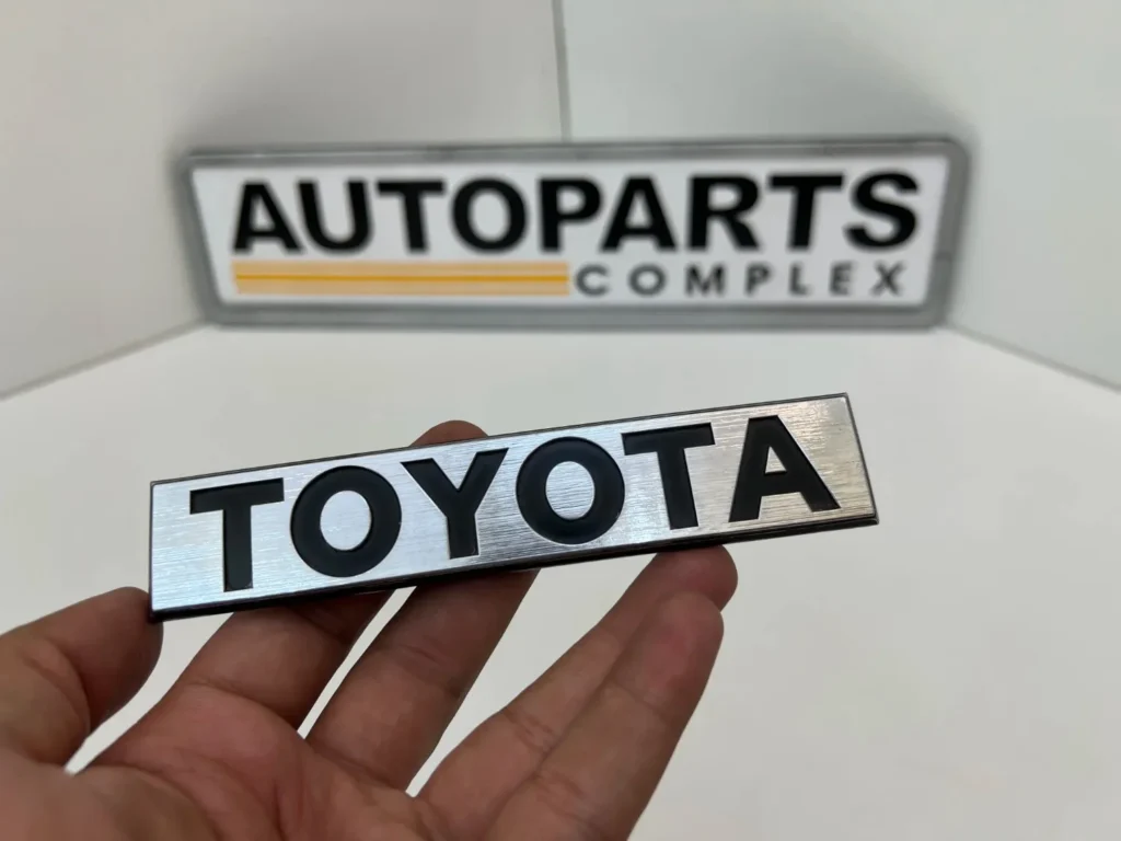 Toyota corolla ke70 te72 trunk lid Toyota badge (2)