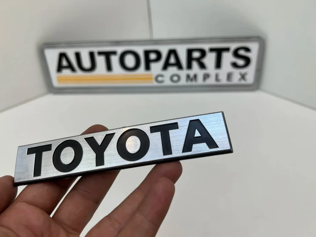 Toyota corolla ke70 te72 trunk lid Toyota badge (3)