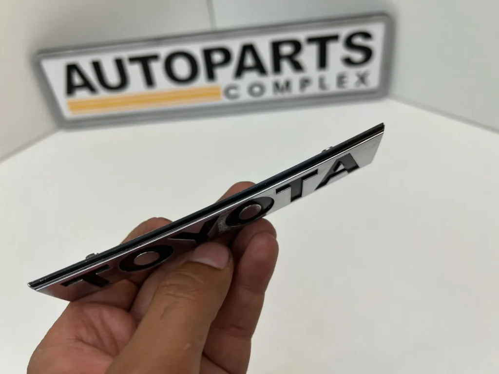 Toyota corolla ke70 te72 trunk lid Toyota badge (5)