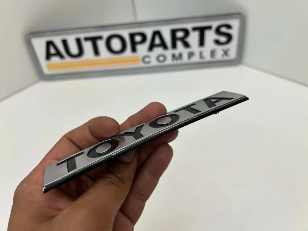 Toyota corolla ke70 te72 trunk lid Toyota badge (6)