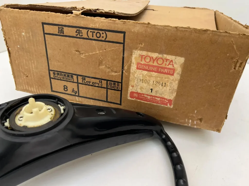 Corolla 1971 - 1974 ke20 ke26 Te21 te28 Deluxe steering wheel (10)