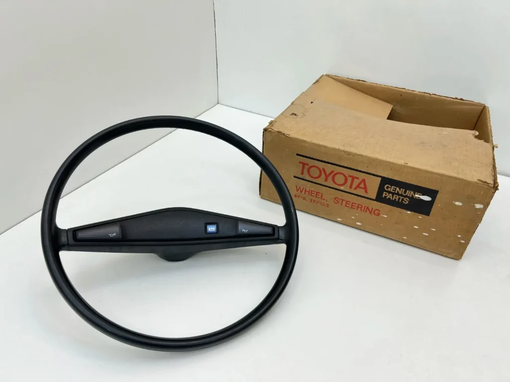 Corolla 1971 - 1974 ke20 ke26 Te21 te28 Deluxe steering wheel (2)