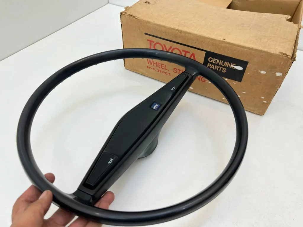 Corolla 1971 - 1974 ke20 ke26 Te21 te28 Deluxe steering wheel (5)