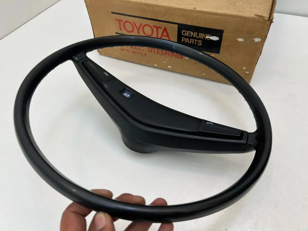 Corolla 1971 - 1974 ke20 ke26 Te21 te28 Deluxe steering wheel (8)
