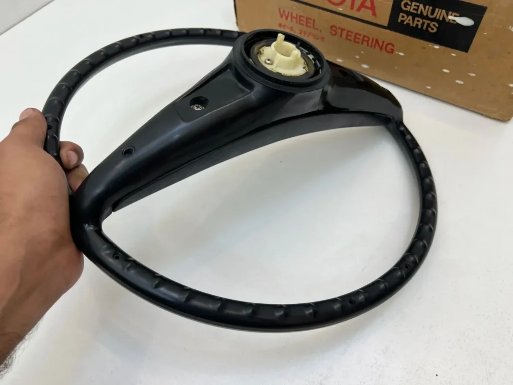 Corolla 1971 - 1974 ke20 ke26 Te21 te28 Deluxe steering wheel (9)