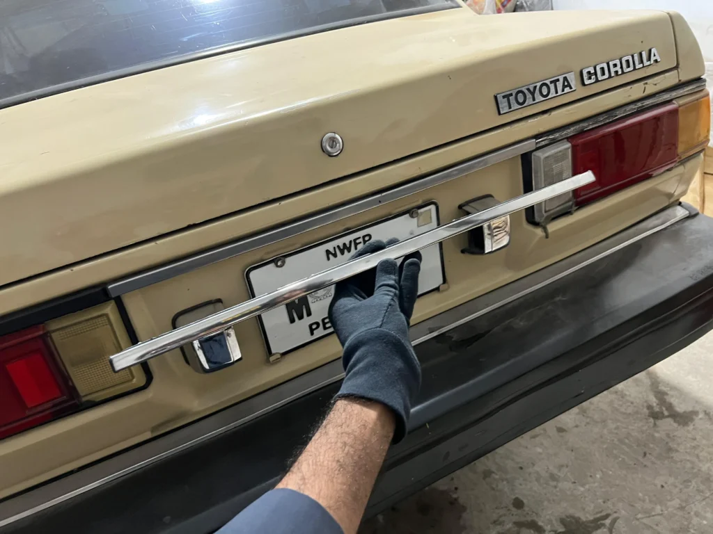 Corolla 1980 1981 GT rear center chrome garnish trim2