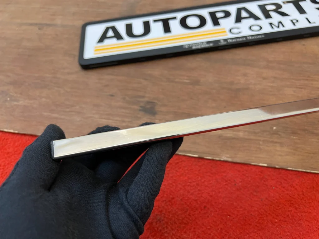 Corolla 1980 1981 GT rear center chrome garnish trim3