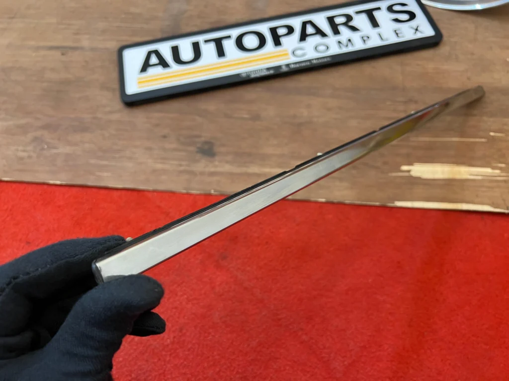 Corolla 1980 1981 GT rear center chrome garnish trim6