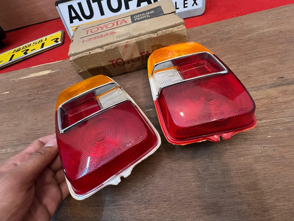 Corolla ke10 ke11 tail lighs pair (8)