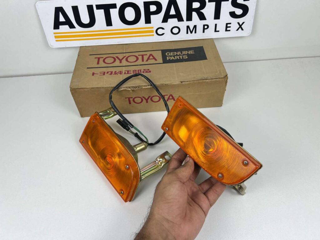 Corona RT40 1968 1969 front bumper indicators pair NOS OEM (10)