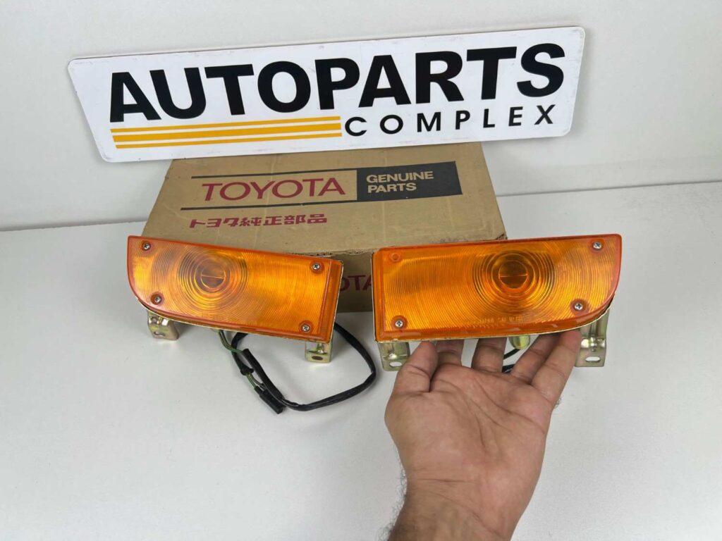 Corona RT40 1968 1969 front bumper indicators pair NOS OEM (11)