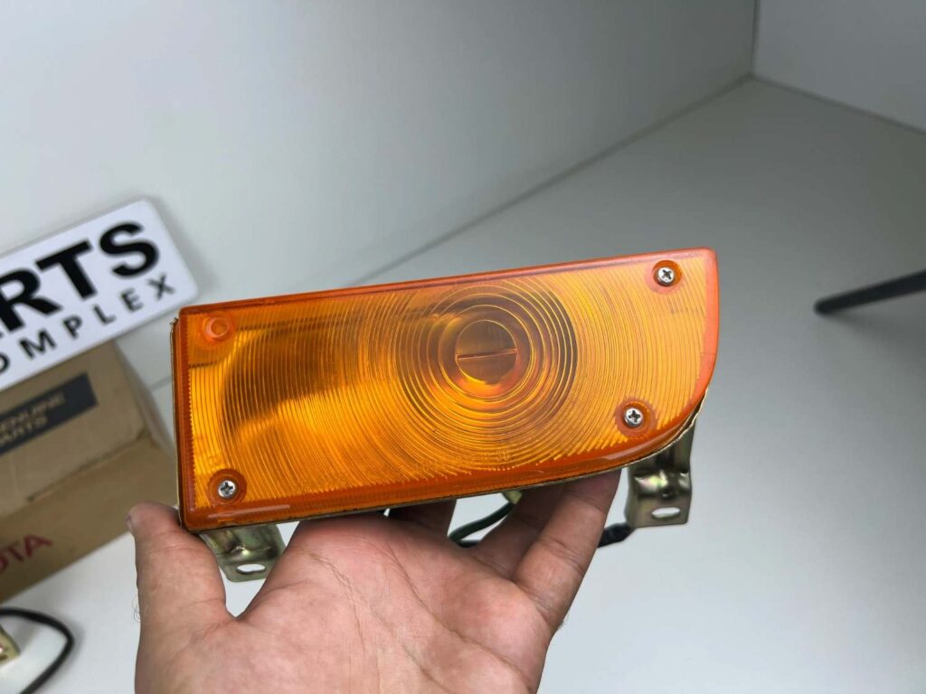 Corona RT40 1968 1969 front bumper indicators pair NOS OEM (12)