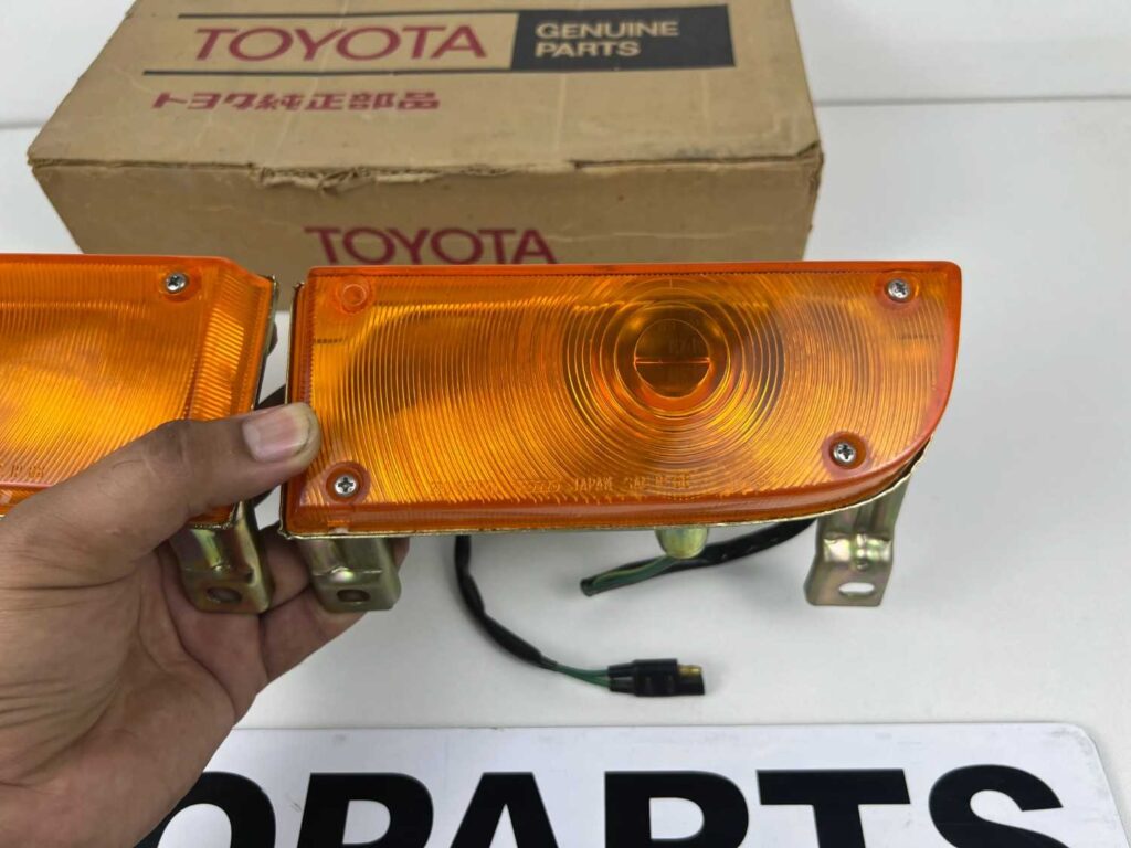 Corona RT40 1968 1969 front bumper indicators pair NOS OEM (3)