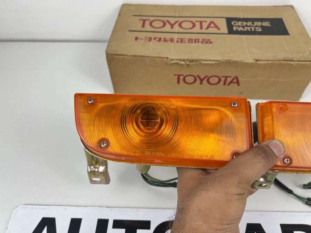 Corona RT40 1968 1969 front bumper indicators pair NOS OEM (4)
