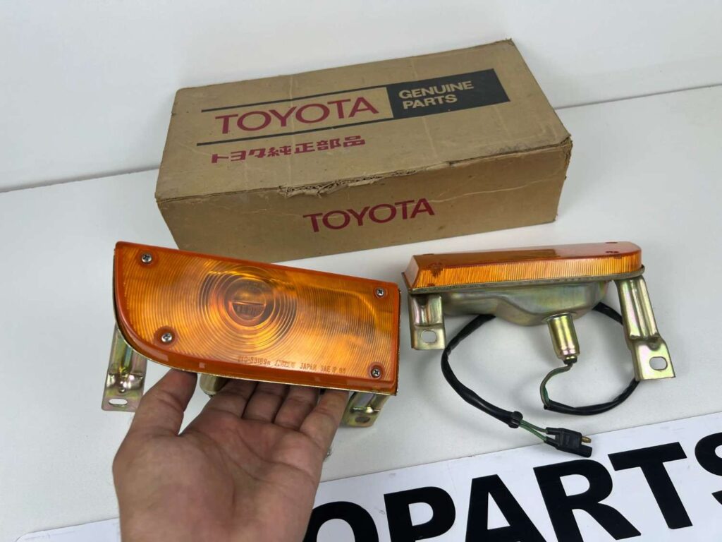 Corona RT40 1968 1969 front bumper indicators pair NOS OEM (5)