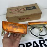 Corona RT40 1968 1969 front bumper indicators pair NOS OEM (5)