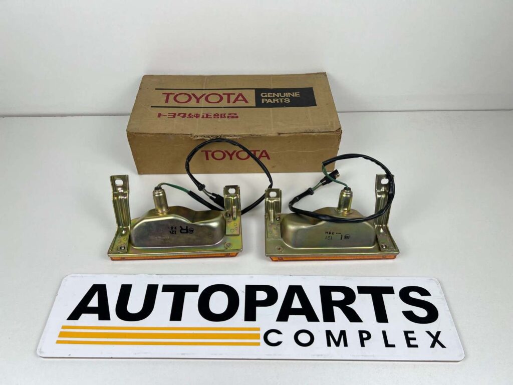 Corona RT40 1968 1969 front bumper indicators pair NOS OEM (7)