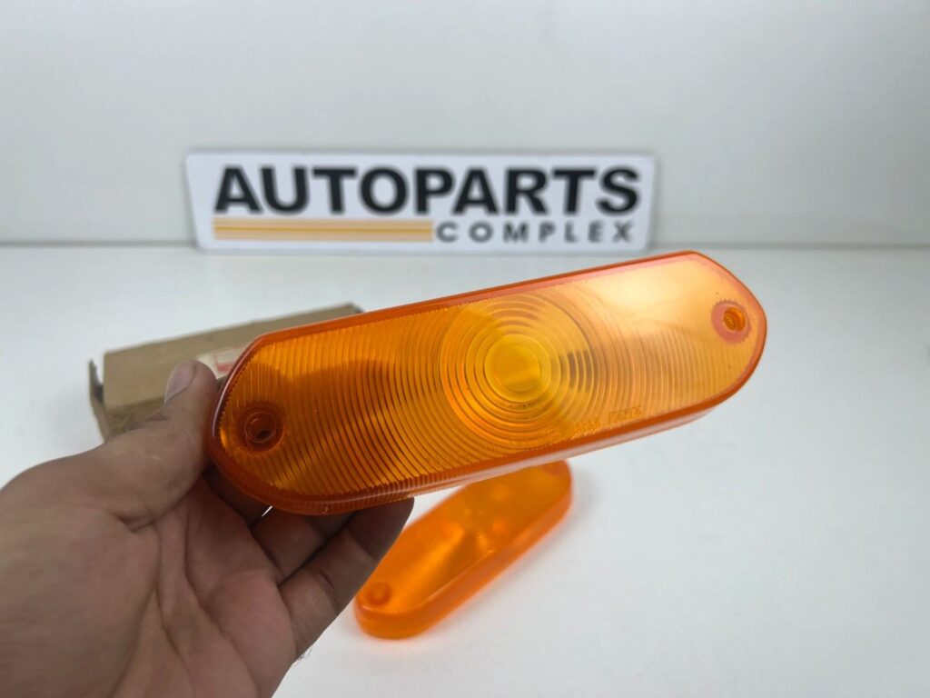 Corolla 1965 - 1969 OEM front bumper indicator lenses (3)