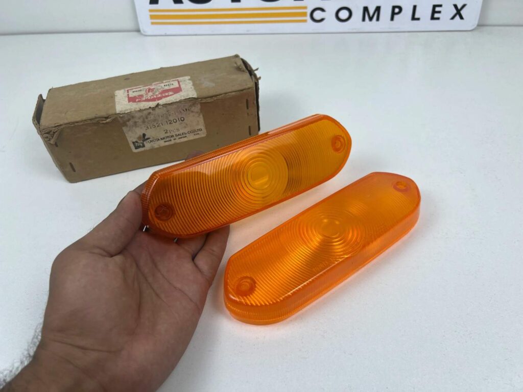 Corolla 1965 - 1969 OEM front bumper indicator lenses (4)