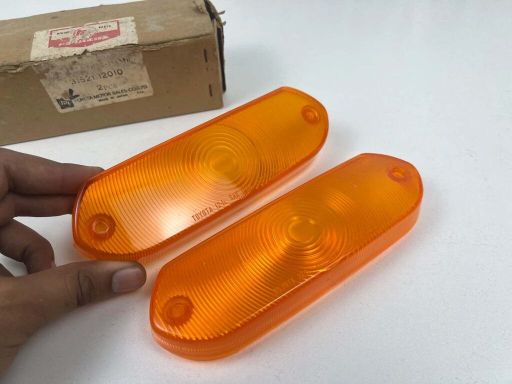 Corolla 1965 - 1969 OEM front bumper indicator lenses (5)