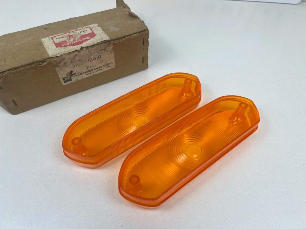Corolla 1965 - 1969 OEM front bumper indicator lenses (7)